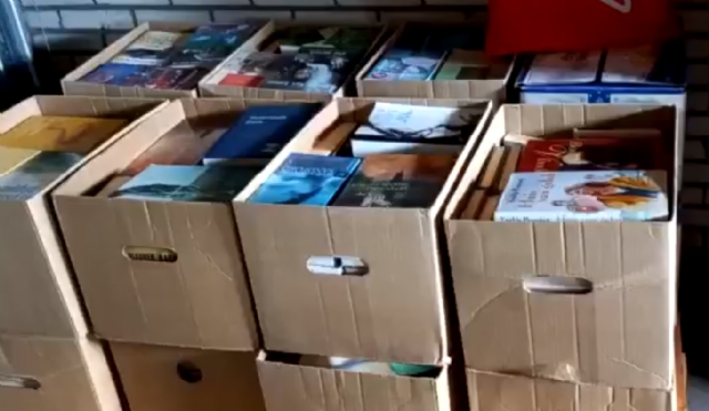 Boekenkraam Zon en Zegen tijdens braderie